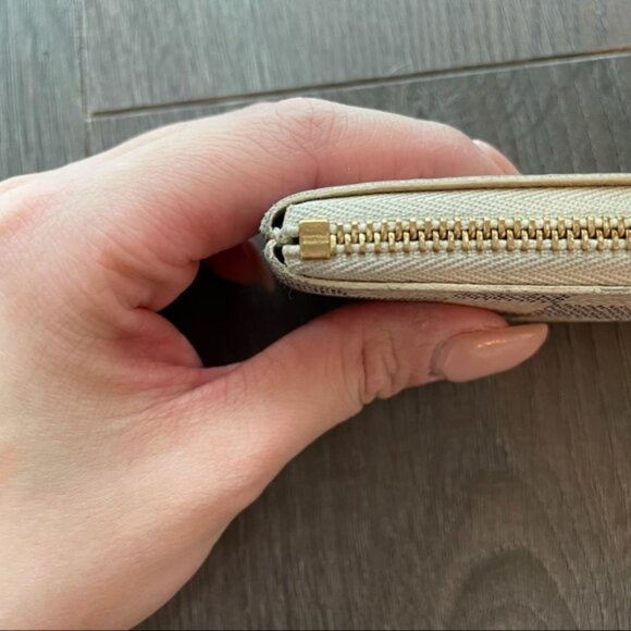 AUTHENTIC LOUIS VUITTON KEY POUCH - Picture 6 of 8
